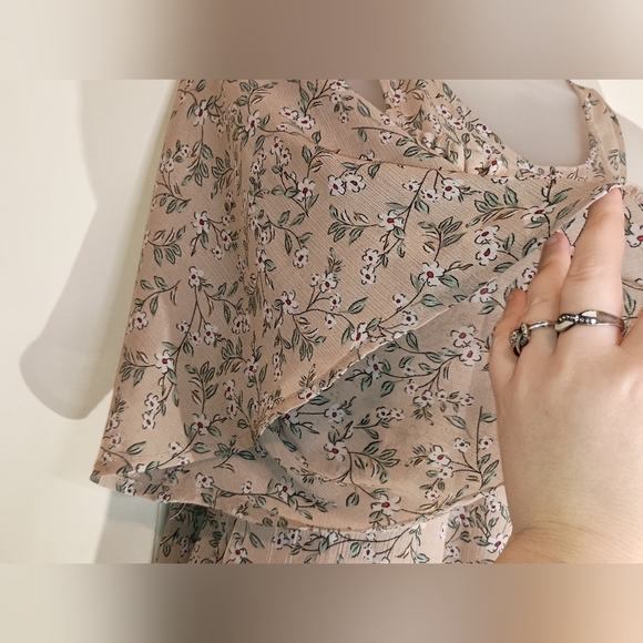 2/$30 Chic Y2K Cottage Ruffled Floral SONJA BETRO cold shoulder top (#1,104) - Picture 6 of 12